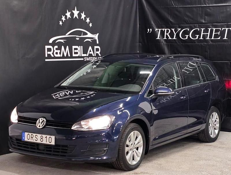 Mörkblå Begagnad 2014 VW Golf VII Kombi | 94 800 kr (Marknadspris) - Bild 1/4