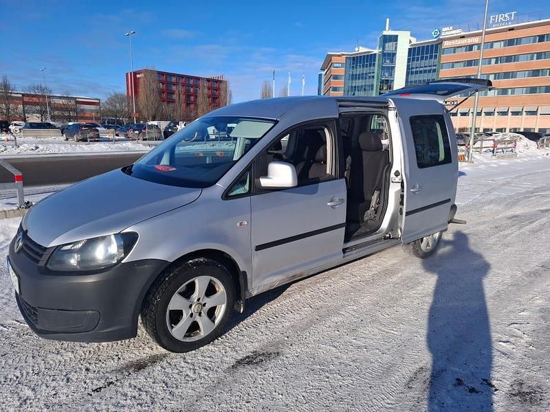 Begagnad VW Caddy Maxi 109 HK (80 kW) 2014 Silver Minibuss
