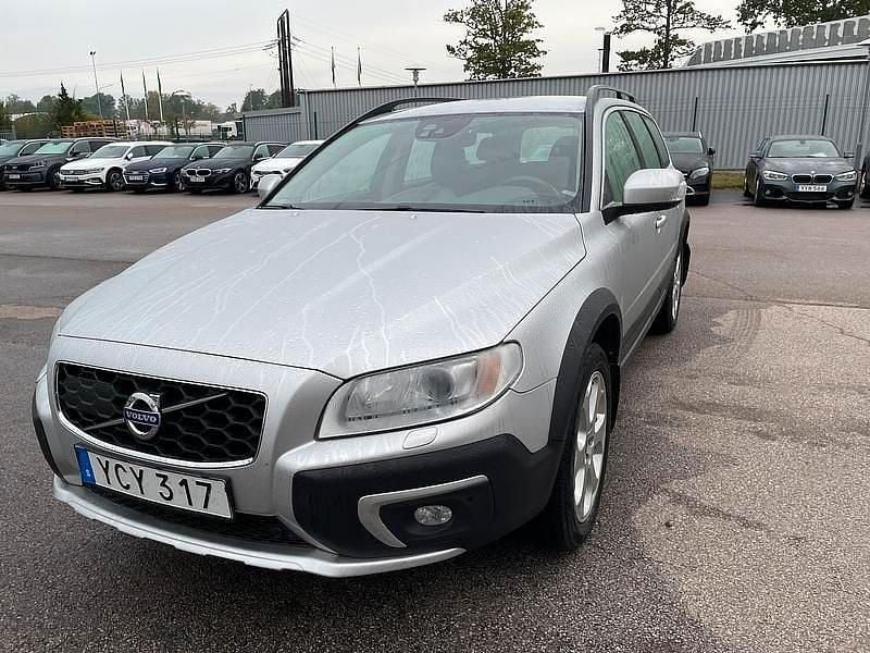 Silver (silver metallic) Begagnad 2016 Volvo XC70 Standard SUV | 179 000 kr (Bra pris) - Bild 1/2