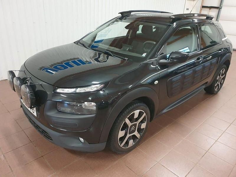 Begagnad Citroën C4 Cactus 82 HK (60 kW) 2016 Svart (svartmetallic) Halvkombi