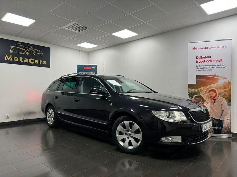 Begagnad Skoda Superb Elegance 105 HK (77 kW) 2011 Svart Kombi