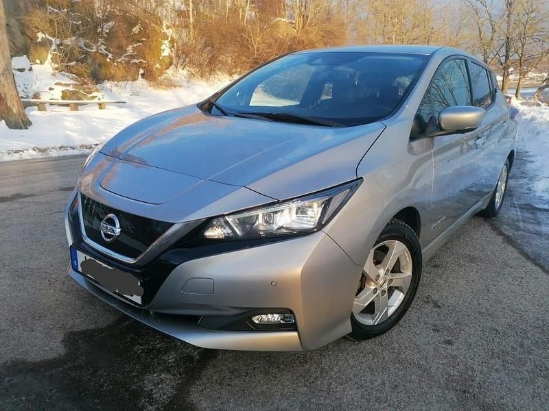 Begagnad Nissan Leaf Tekna 110 kW (150 HK) 2020 Halvkombi