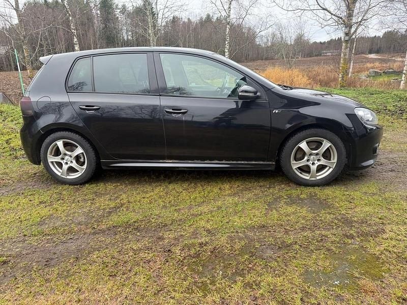 Svart Begagnad 2011 VW Golf VI Halvkombi | 20 000 kr (Superpris) - Bild 1/4