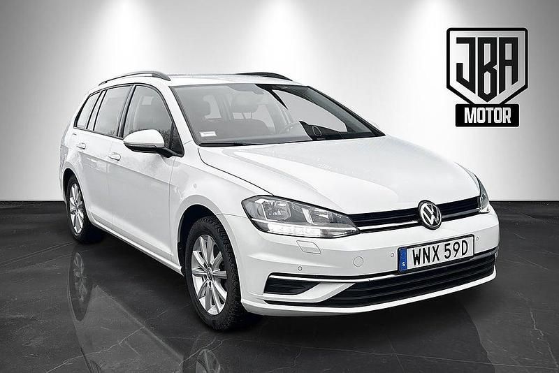 Vit Begagnad 2020 VW Golf VIII GT Kombi | 215 900 kr (Marknadspris) - Bild 1/4