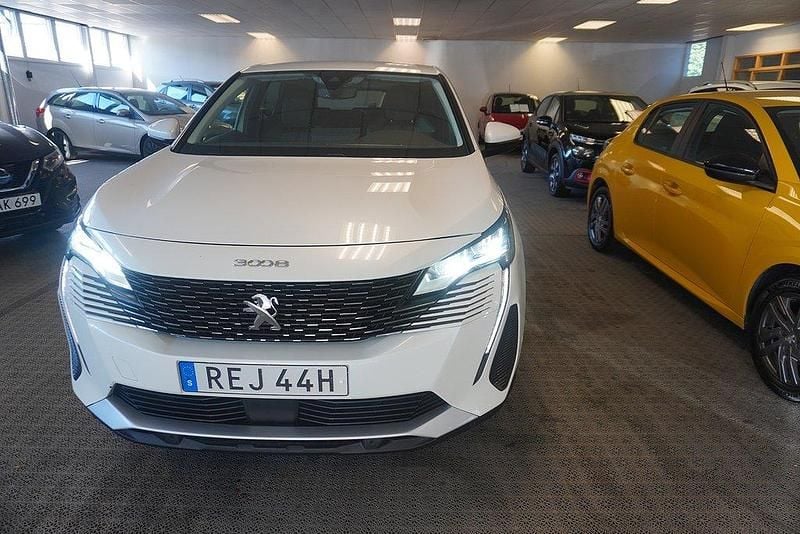 Vit Begagnad 2021 Peugeot 3008 SUV | 199 000 kr (Marknadspris) - Bild 1/4