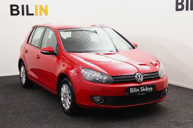 Röd Begagnad 2010 VW Golf Halvkombi | 49 900 kr (Lite dyr) - Bild 1/4