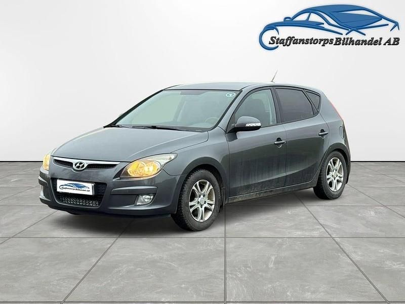 Begagnad Hyundai i30 90 HK (66 kW) 2009 Grå Halvkombi