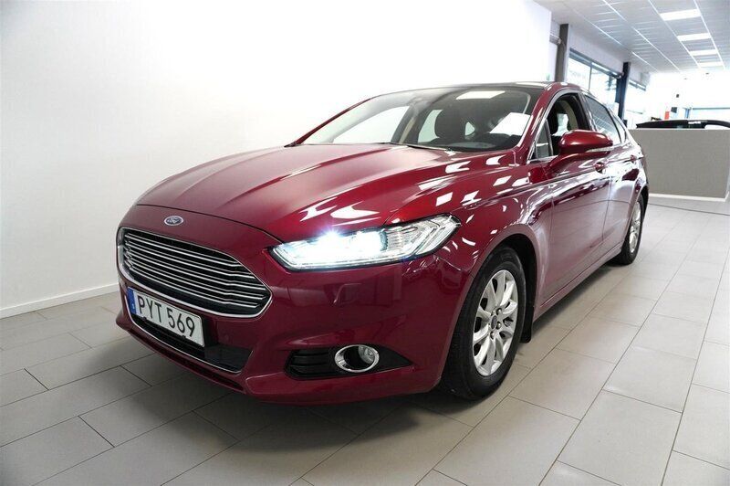 Röd Begagnad 2015 Ford Mondeo Business Edition Halvkombi | 109 800 kr (Marknadspris) - Bild 1/4