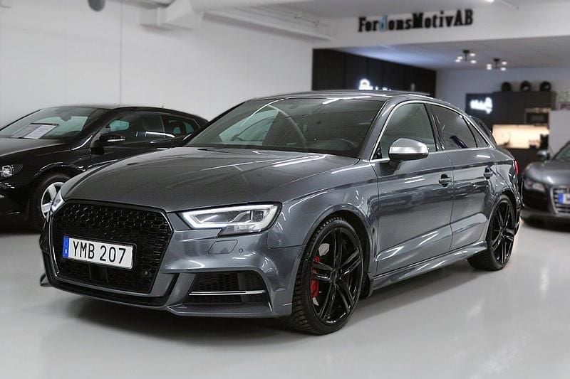 Grå Begagnad 2017 Audi S3 Sedan | 279 900 kr (Bra pris) - Bild 1/4