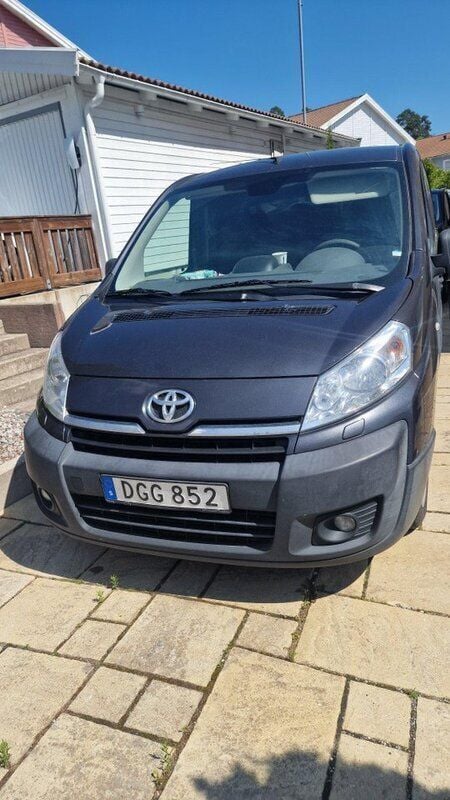 Grå Begagnad 2013 Toyota Proace Van | 45 000 kr (Superpris) - Bild 1/4