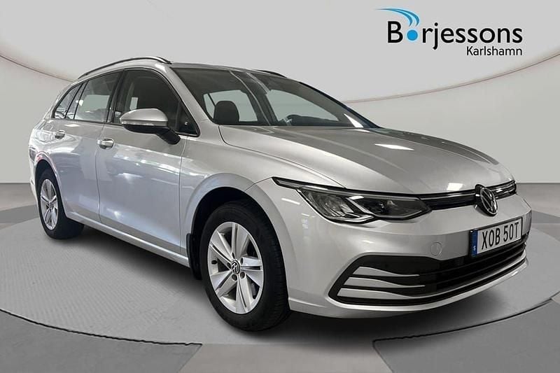 Silver Begagnad 2022 VW Golf VIII Life Kombi | 279 000 kr (Bra pris) - Bild 1/4