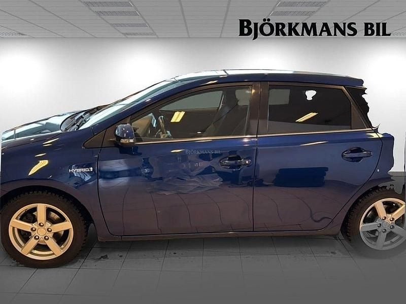Begagnad Toyota Auris Hybrid Active 99 HK (72 kW) 2016 Mblå Halvkombi