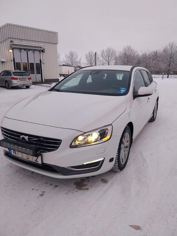 Begagnad 2015 Volvo V60 Kombi | 125 000 kr - Bild 1/3