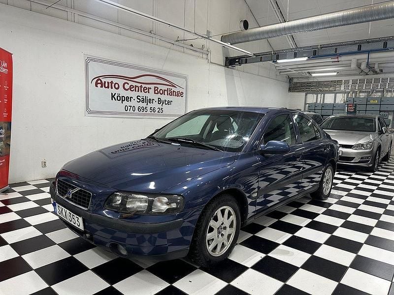 Mörkblå Begagnad 2001 Volvo S60 Business Edition Sedan | 14 900 kr (Marknadspris) - Bild 1/4
