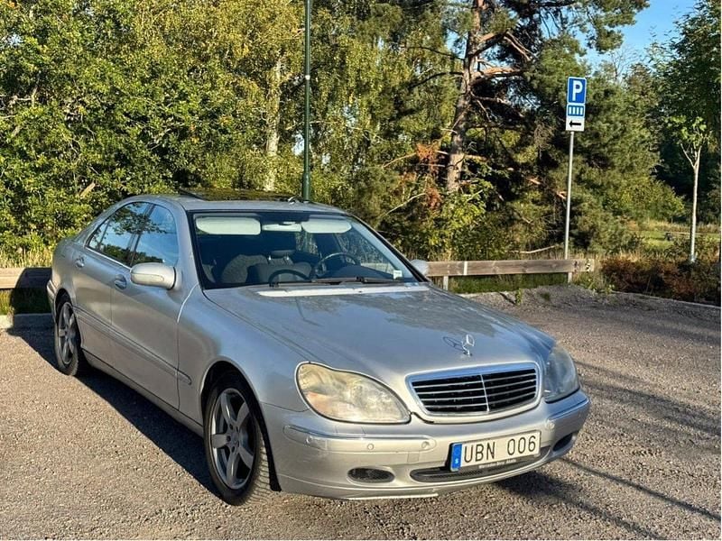 Silver Begagnad 2002 Mercedes S320 Sedan | 45 000 kr - Bild 1/4