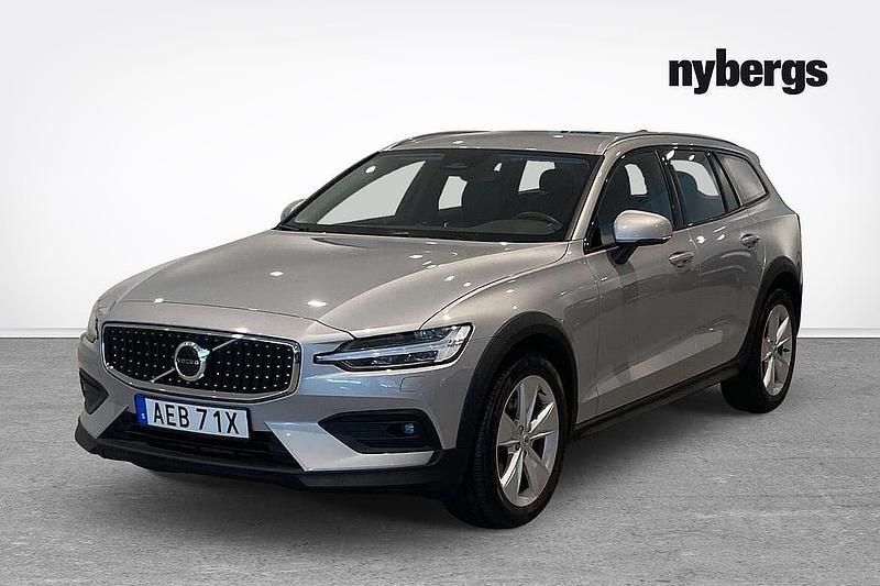 Begagnad 2024 Volvo V60 CC Kombi | 399 000 kr (Bra pris) - Bild 1/4
