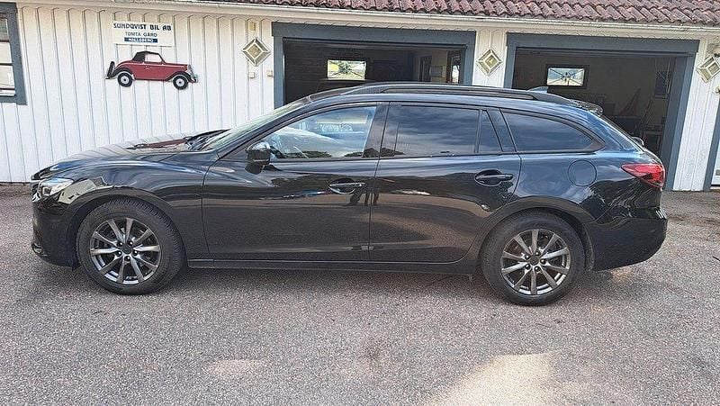 Svart (svart metallic) Begagnad 2016 Mazda 6 Kombi | 125 000 kr (Marknadspris) - Bild 1/4