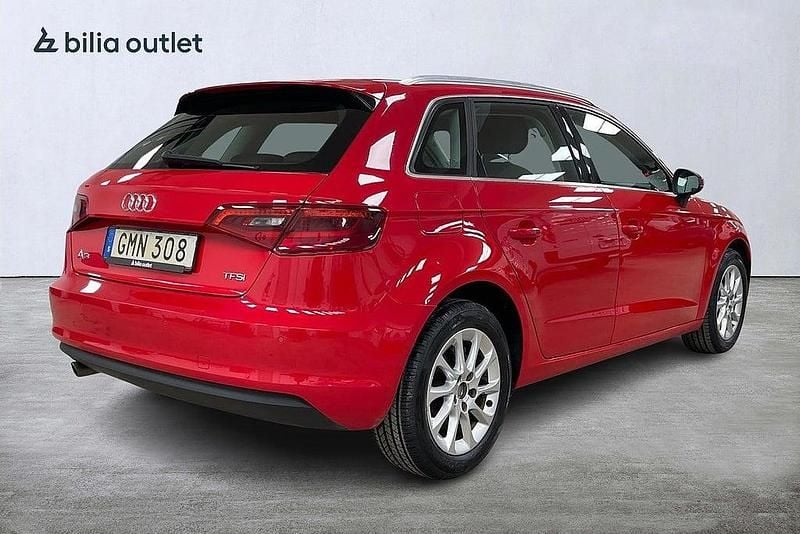 Begagnad Audi A3 Sportback Attraction 110 HK (80 kW) 2014 Röd Halvkombi