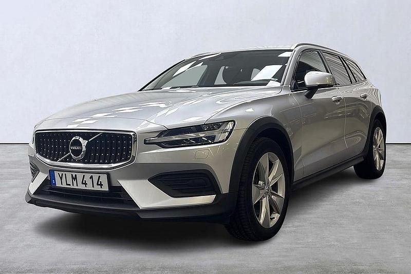 Silver Begagnad 2021 Volvo V60 CC Kombi | 289 900 kr (Marknadspris) - Bild 1/4