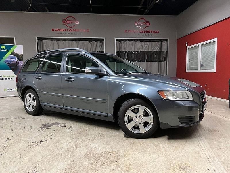 Grå Begagnad 2008 Volvo V50 Kinetic Kombi | 34 900 kr (Lite dyr) - Bild 1/4