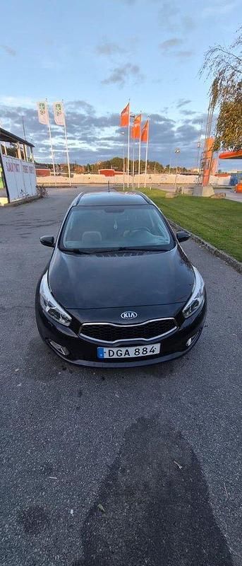Svart Begagnad 2015 Kia Ceed Sportswagon Comfort Kombi | 85 000 kr (Marknadspris) - Bild 1/4