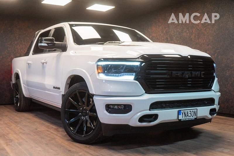 Vit Begagnad 2021 RAM 1500 Pickup | 779 500 kr (Lite dyr) - Bild 1/4