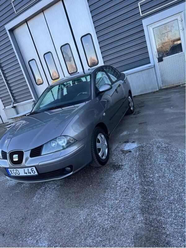 Grå Begagnad 2006 Seat Cordoba Sedan | 14 500 kr - Bild 1/3