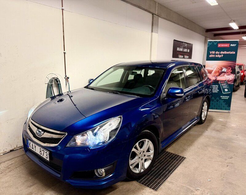Mörkblå (blå) Begagnad 2010 Subaru Legacy Kombi | 58 900 kr (Bra pris) - Bild 1/4