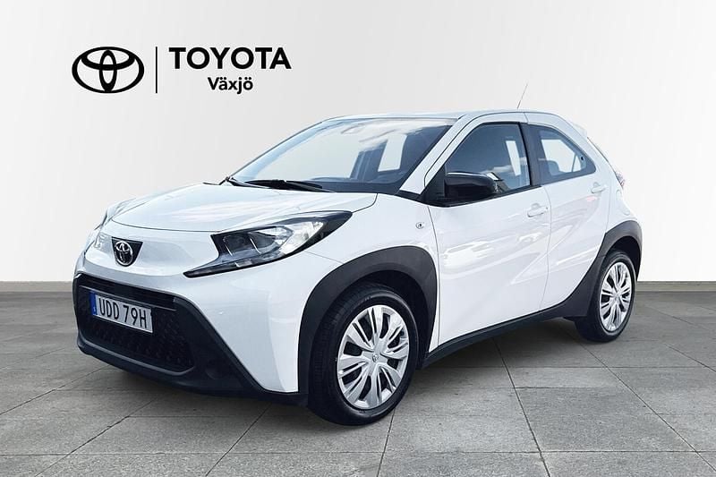 Begagnad Toyota Aygo X X-play 73 HK (53 kW) 2022 Vit SUV