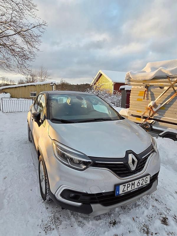 Grå metallic Begagnad 2019 Renault Captur SUV | 129 000 kr (Marknadspris) - Bild 1/4