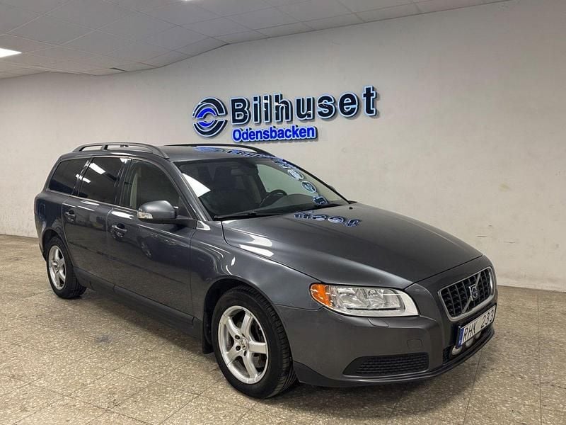 Grå Begagnad 2008 Volvo V70 Kinetic Kombi | 49 900 kr (Marknadspris) - Bild 1/4