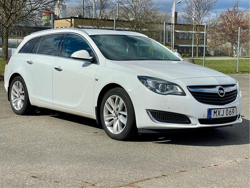 Vit Begagnad 2016 Opel Insignia Business Kombi | 69 999 kr (Marknadspris) - Bild 1/4