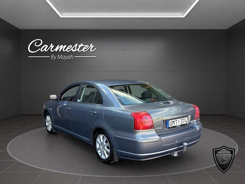 Begagnad Toyota Avensis 147 HK (108 kW) 2004 Grå Sedan