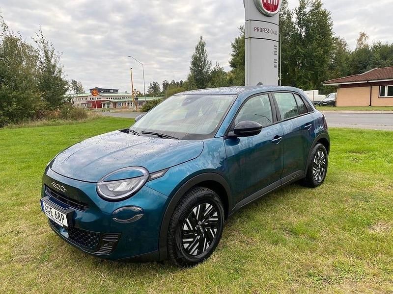 Blå Ny 2025 Fiat 600 Lounge SUV | 289 900 kr - Bild 1/4