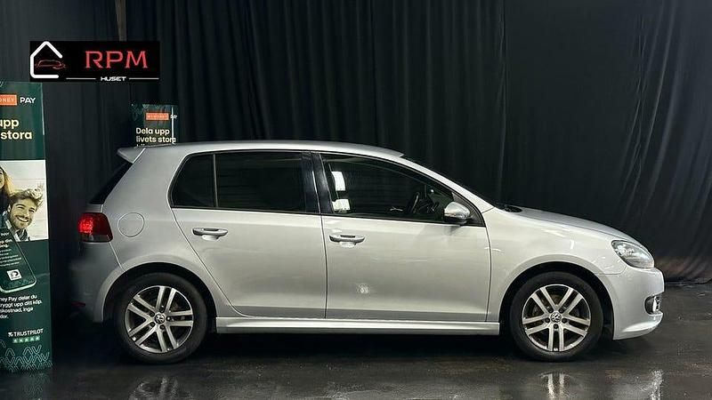 Begagnad VW Golf VII Dark Label 105 HK (77 kW) 2013 Silver
