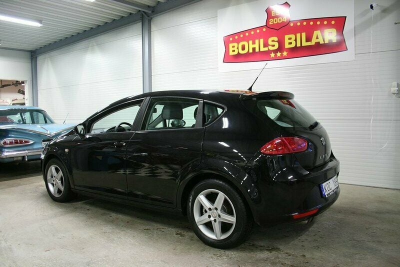 Svart Begagnad 2009 Seat Leon Halvkombi | 49 000 kr (Marknadspris) - Bild 1/4