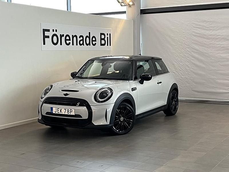 Silver Begagnad 2022 Mini Cooper SE Halvkombi | 219 000 kr (Marknadspris) - Bild 1/4