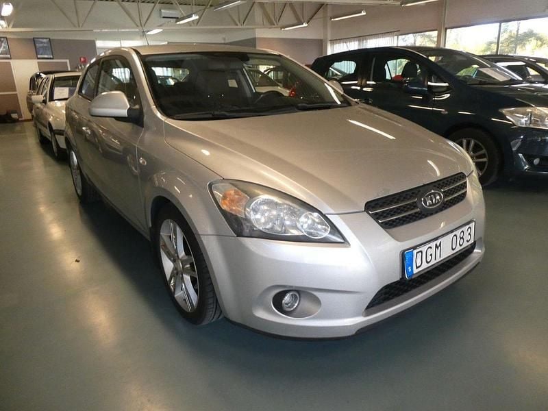 Silver Begagnad 2008 Kia ProCeed 4 Halvkombi | 28 900 kr (Lite dyr) - Bild 1/4