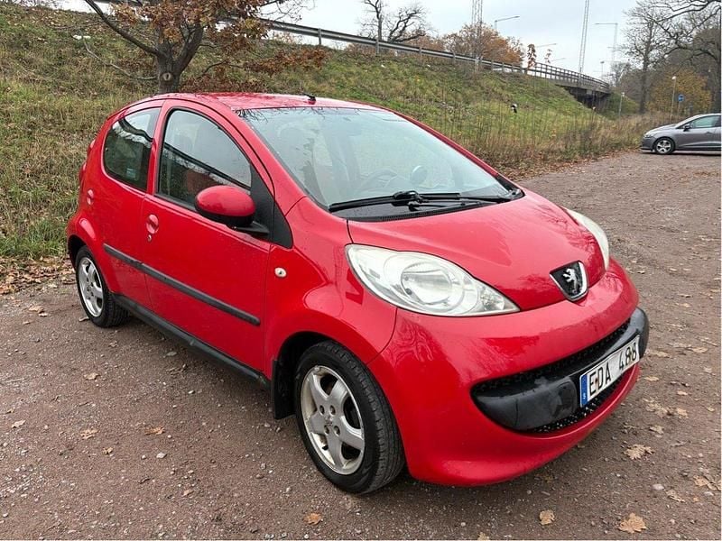 Röd Begagnad 2008 Peugeot 107 Halvkombi | 12 000 kr (Marknadspris) - Bild 1/4