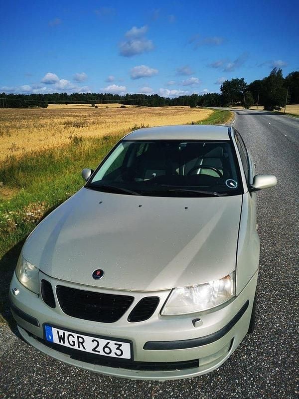 Gul Begagnad 2005 Saab 9-3 Aero Sedan | 25 000 kr (Dyr) - Bild 1/4