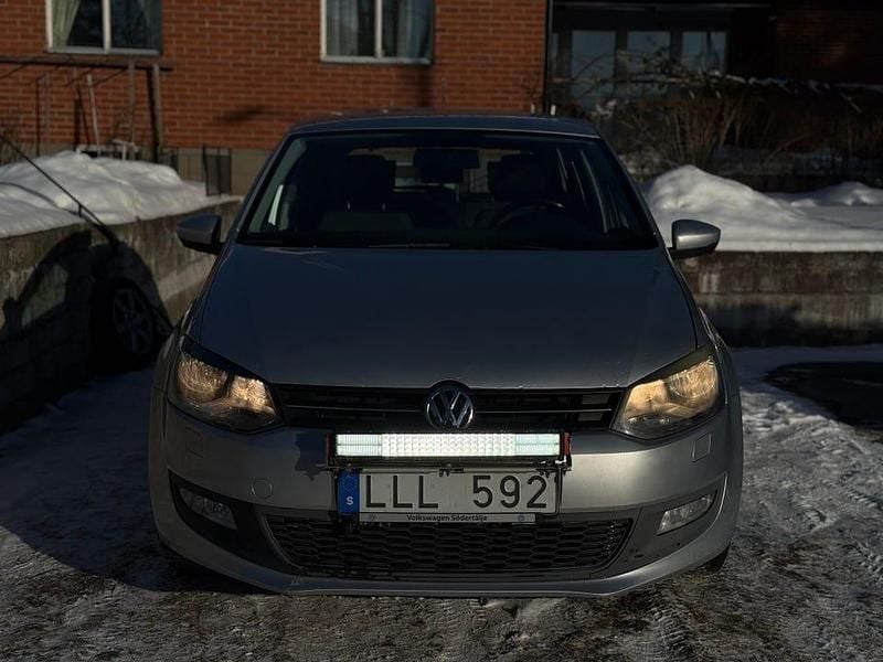 Begagnad VW Polo 86 HK (63 kW) 2010 Silver metallic Halvkombi