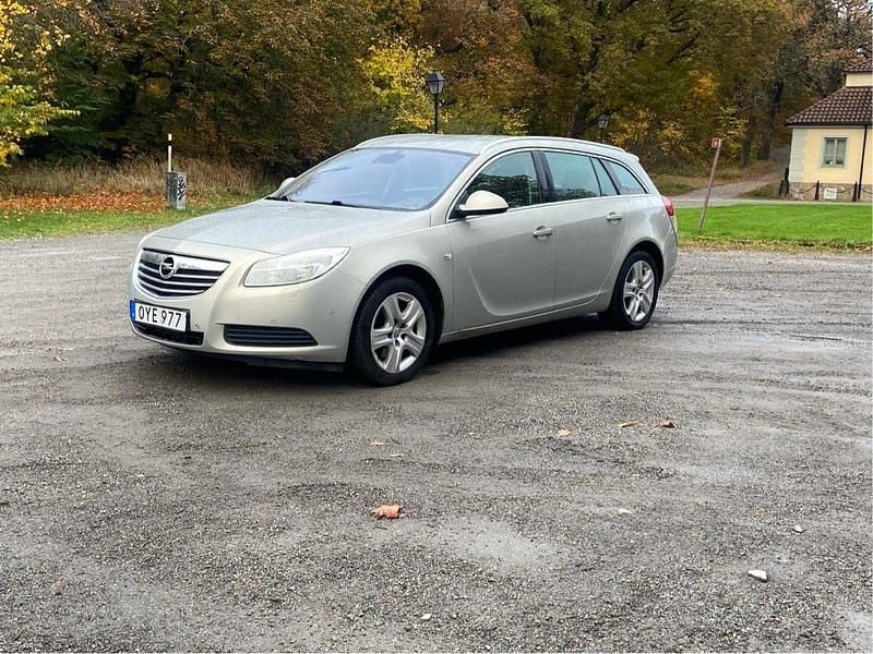 Grå Begagnad 2011 Opel Insignia Edition Kombi | 28 000 kr (Bra pris) - Bild 1/4