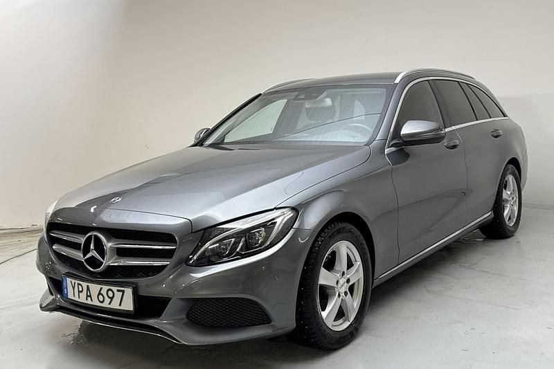 Grå Begagnad 2018 Mercedes C220 Avantgarde Kombi | 200 000 kr (Bra pris) - Bild 1/4