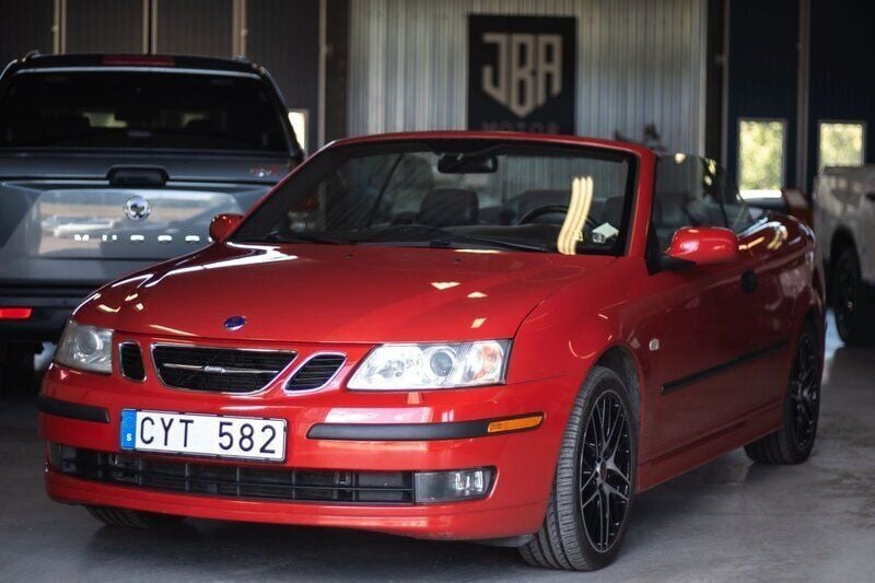 Röd Begagnad 2004 Saab 9-3 Cabriolet Cab | 110 000 kr (Marknadspris) - Bild 1/4