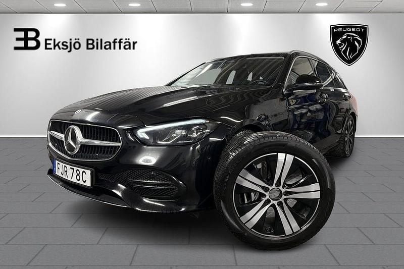 Svart metallic Begagnad 2022 Mercedes C220 | 269 500 kr (Superpris) - Bild 1/4