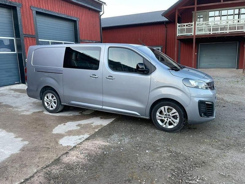Begagnad Opel Vivaro 177 HK (130 kW) 2023 Grå Minibuss