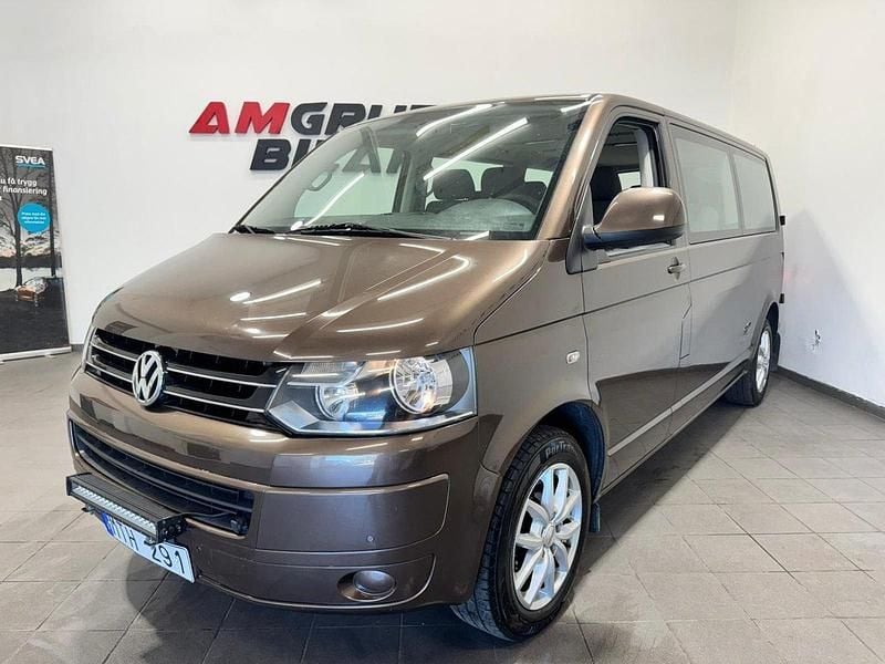 Ljusbrun Begagnad 2012 VW Caravelle Comfortline Minibuss | 99 900 kr (Lite dyr) - Bild 1/4