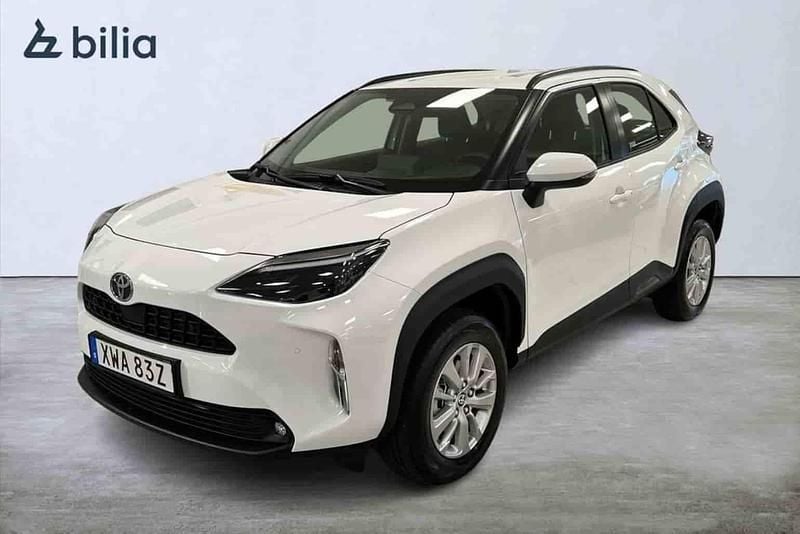 Vit Begagnad 2024 Toyota Yaris Cross Active SUV | 299 900 kr (Marknadspris) - Bild 1/1
