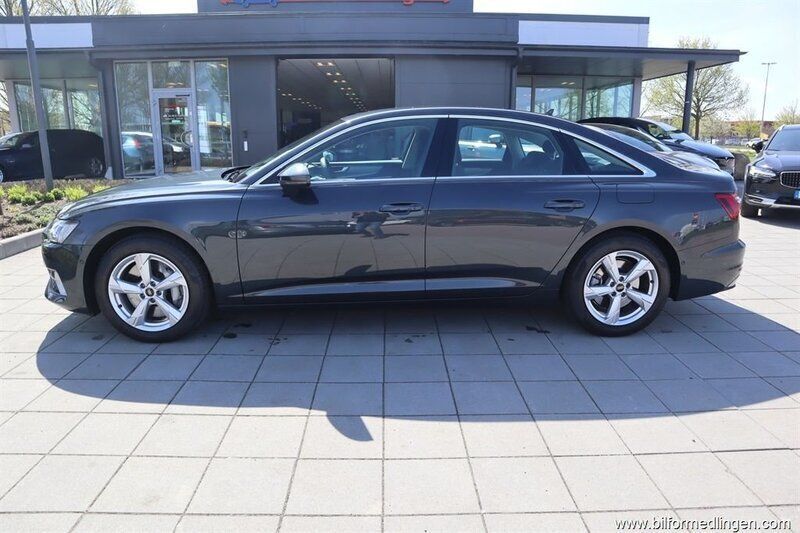 Grå (manhattangrå metallic) Ny 2024 Audi A6 Design Sedan | 569 900 kr (Bra pris) - Bild 1/4