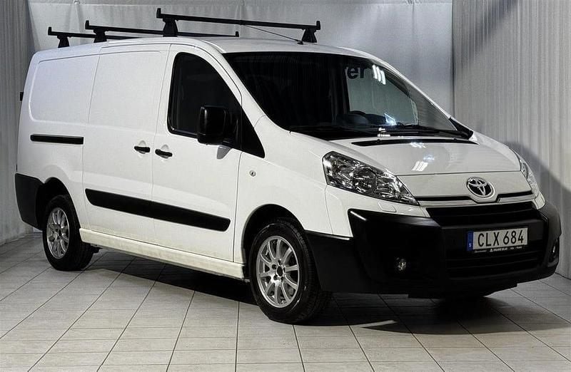 Vit Begagnad 2015 Toyota Proace Minibuss | 94 900 kr (Marknadspris) - Bild 1/4
